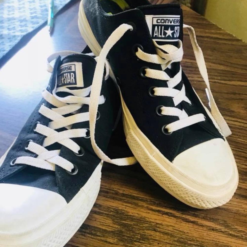 Men’s size 7 Chuck Taylors